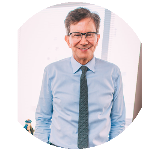 Veículos de empresa de bebidas trafegando com excesso de carga nas rodovias federais. O fato em si é presumidamente (in re ipsa) danoso à coletividade. Condenação em danos morais coletivos.