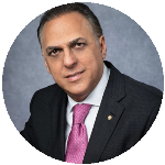 Naquela mesa tá faltando ele 