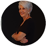 A encruzilhada da dignidade humana: Entre a exploração e a busca pela caridade