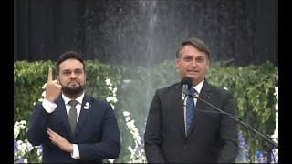 Bolsonaro promete indicar pastor para vaga de Marco Aurélio no STF