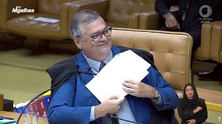 Dino ironiza projeção fiscal até 2077 em debate sobre aumento do ICMS