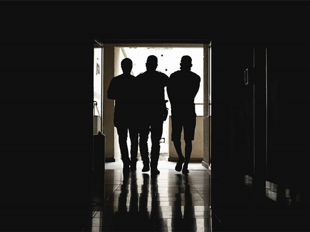 Mera suspeita de delito não autoriza entrada de policiais em casa Mera suspeita de delito não autoriza entrada de policiais em casa