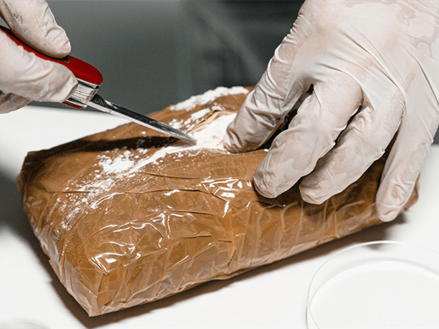 Mulher que não sabia que namorado estava traficando é absolvida