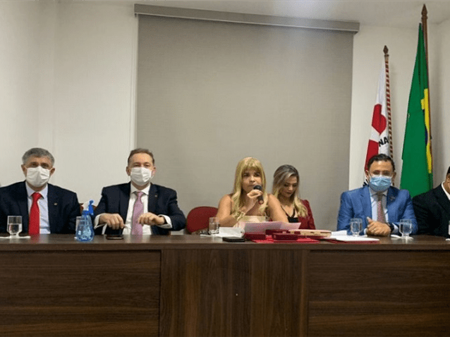  (Imagem: Da esq. para a dir., Sydney Sanches, Aniello Aufiero, Rita Corttez, Aldenize Aufiero, Marco Aurélio Choy e Jorge Folena / IAB - Instituto dos Advogados Brasileiros)