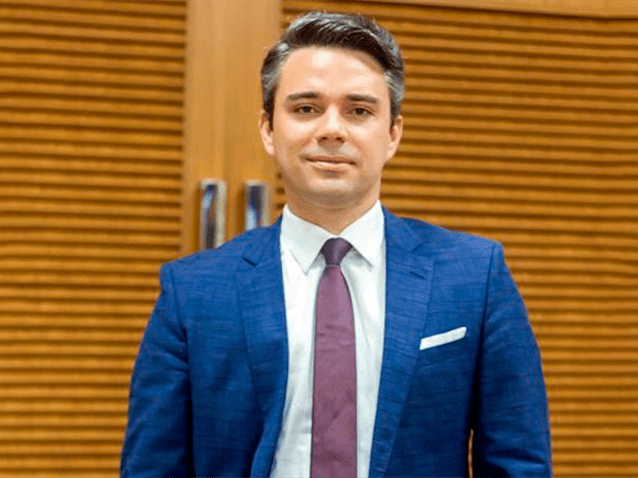 Saul Tourinho inicia pós-doutorado na Alemanha Saul Tourinho inicia pós-doutorado na Alemanha