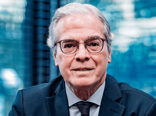 Carlos Roberto Siqueira Castro lança livro de ensaios e pareceres sobre Direito Constitucional e Regulatório (Imagem: Reprodução SiqueiraCastro)
