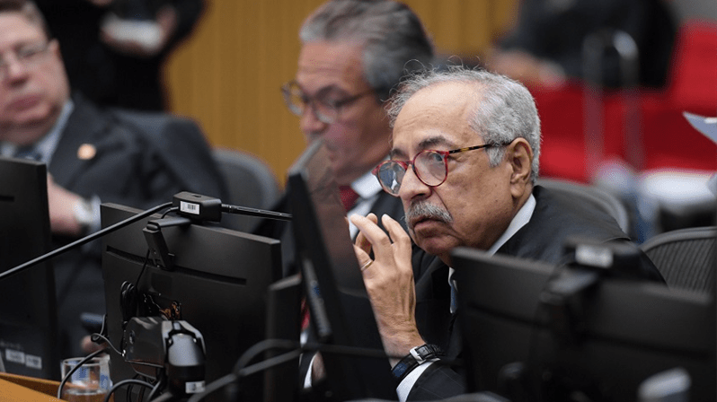 STJ começa a julgar desembargador que negociou cargo a filho e esposa 