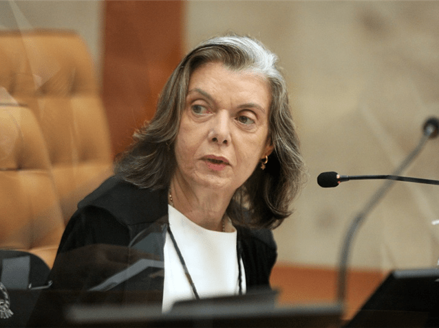 Ministra Cármen cassa vínculo entre motorista e empresa de transportes 