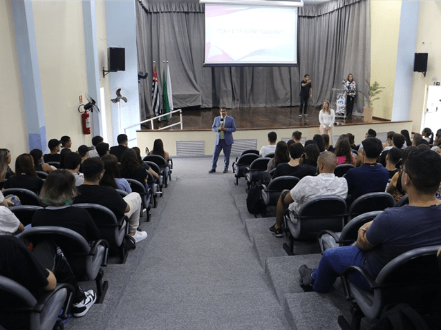  (Imagem: Em fevereiro, a FDSBC - Faculdade de Direito de São Bernardo do Campo realizou a "Recepção de Calouros 2023", cujo o intuito foi apresentar o campus e as atividades acadêmicas aos estudantes.   O evento contou com a presença do diretor da FDSBC, Rodrigo Gago Barbosa, e da coordenadora de graduação, )