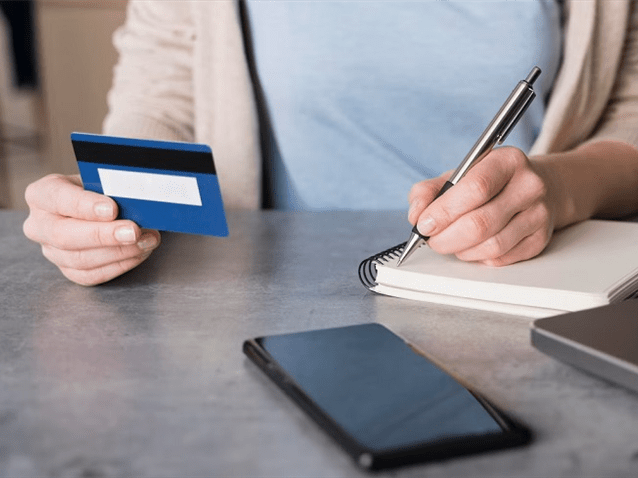 Juiz valida cobrança de empréstimo em cartão da mãe da contratante