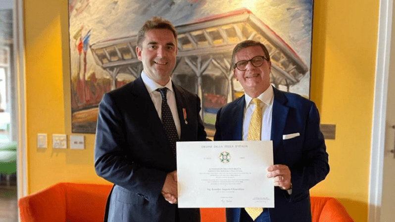 Leandro Chiarottino é condecorado Cavaleiro da Ordem da Estrela