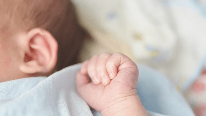 Hospital indenizará bebê que nasceu com paralisia por falha médica