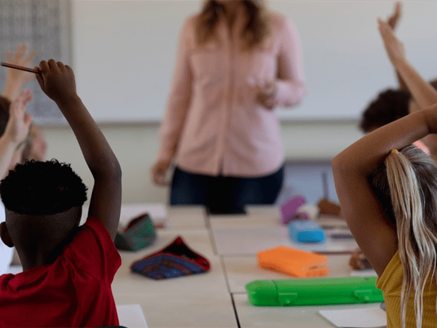Juiz determina que prefeitura pague piso salarial nacional a professora do município