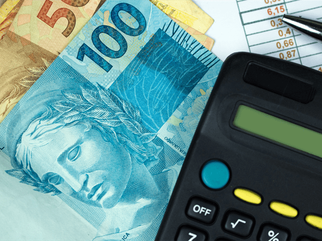 Banco deve ajustar juros abusivos de 30% em contrato de empréstimo