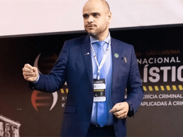 Sóstenes Marchezine, sócio-diretor de Arnone Advogados Associados durante  o "XXVII Congresso Nacional de Criminalística" (Imagem: Divulgação)