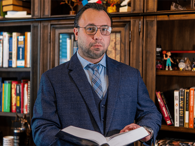 Daniel Toledo recebe prêmio internacional como referência em imigração Daniel Toledo recebe prêmio internacional como referência em imigração