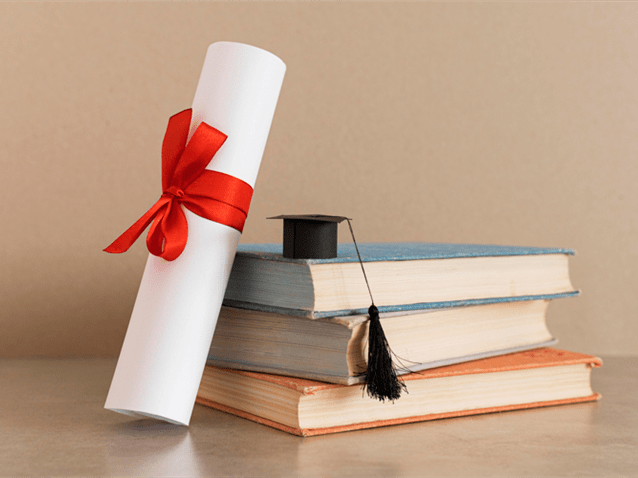 Ex-aluna não pagará universidade por período posterior à colação