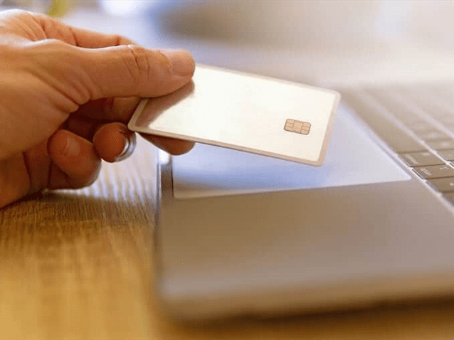 Cliente nega contrato, usa cartão consignado e é condenado por má-fé