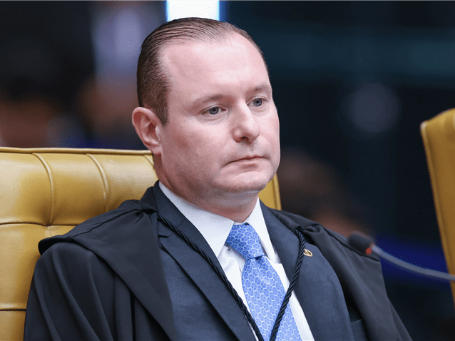 Mesmo com ações suspensas, Zanin cassa vínculo de emprego de advogada