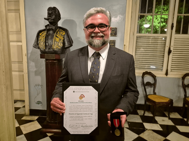 Mauricio Corrêa da Veiga é homenageado pelo TRT-6 