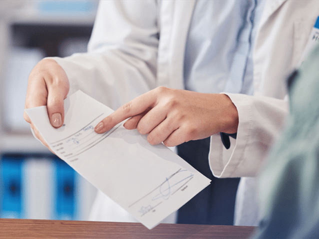 Funcionária que atuava em farmácia de hospital não terá insalubridade