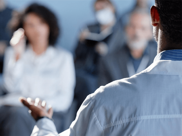 Sem prova de ofensa, moradora não indenizará gestor de condomínio