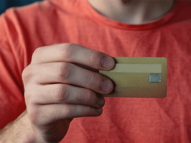 Juiz suspende descontos de homem que negou contratar cartão consignado Juiz suspende descontos de homem que negou contratar cartão consignado