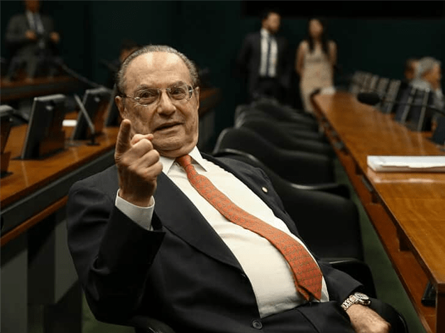 Família de Paulo Maluf devolverá R$ 210 milhões após acordo com MP