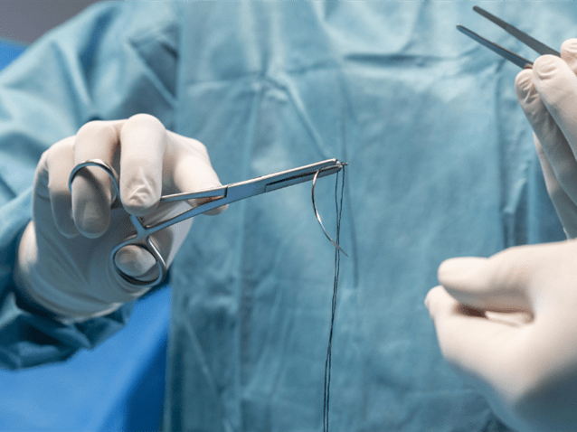 Plano pagará materiais após autorizar cirurgia completa e voltar atrás