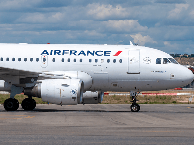 Passageira será indenizada por falta de assistência após voo cancelado