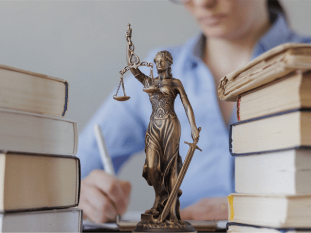 Professora será reintegrada após licença médica contar como falta Professora será reintegrada após licença médica contar como falta