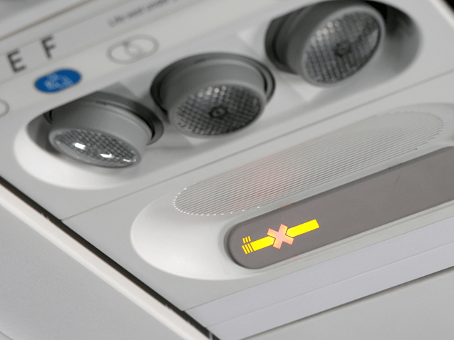 Passageiro é responsabilizado por risco à segurança ao fumar em voo