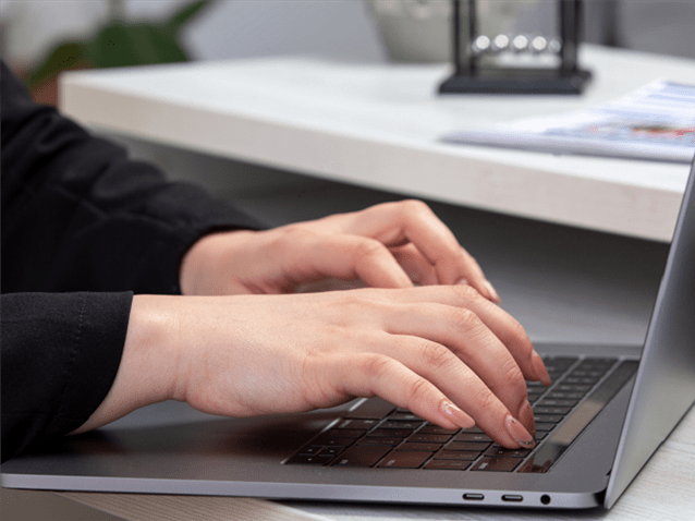 Advogada orienta empresas a promover saúde mental no trabalho