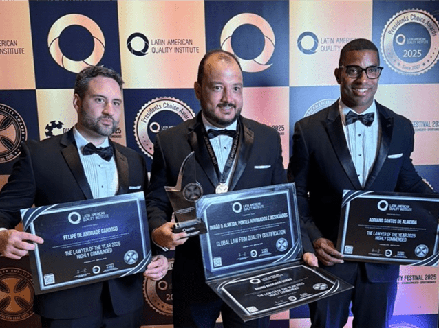 Bruno Durão Advocacia recebe prêmio no Panamá Bruno Durão Advocacia recebe prêmio no Panamá