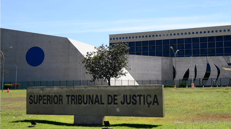 STJ: Decreto Federal não pode embasar prescrição intercorrente em PAD