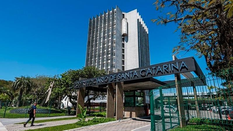 Desembargadora do TJ/SC suspende lei que proíbe cotas raciais