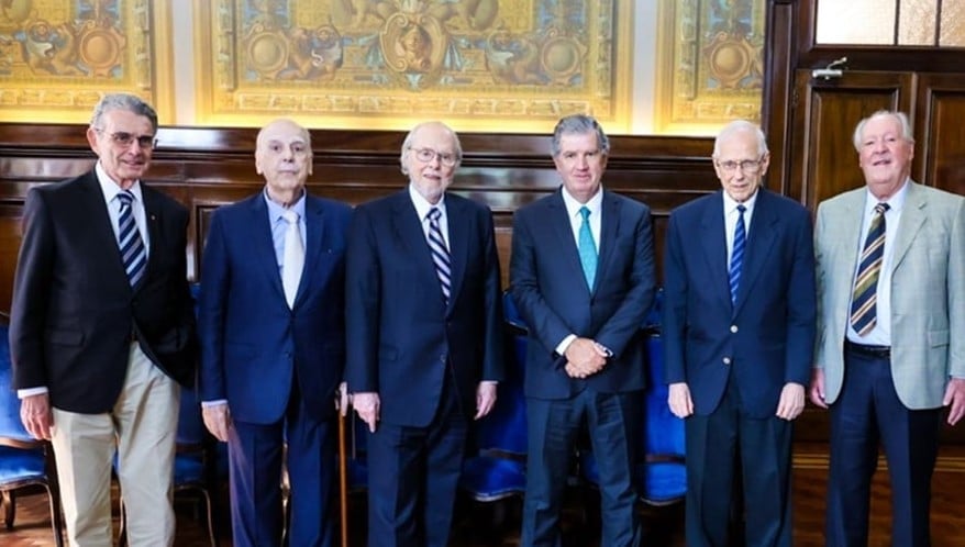 Ao centro, da esquerda para direita, os presidentes Walter de Almeida Guilherme e Francisco Loureiro. (Imagem: Divulgação)