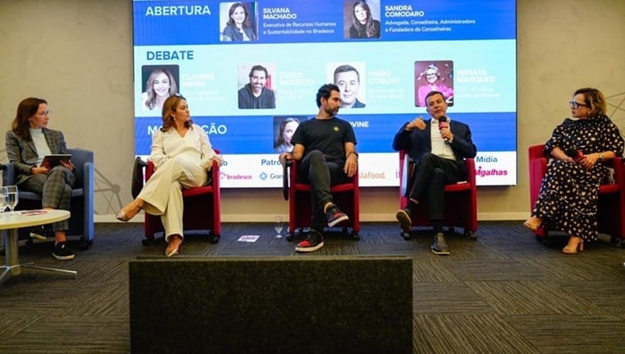 Da  esquerda para a direita: Cíntia Scovine Barcelos, Claudia Meira, Diego Barreto, Fabio Coelho e Renata Marques (Imagem: Divulgação)