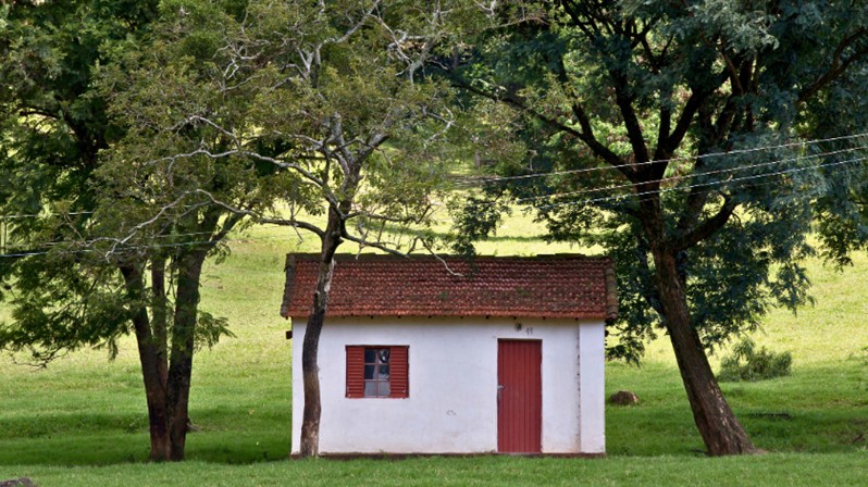Desembargador vê risco a bem de família e barra penhora de imóvel rural