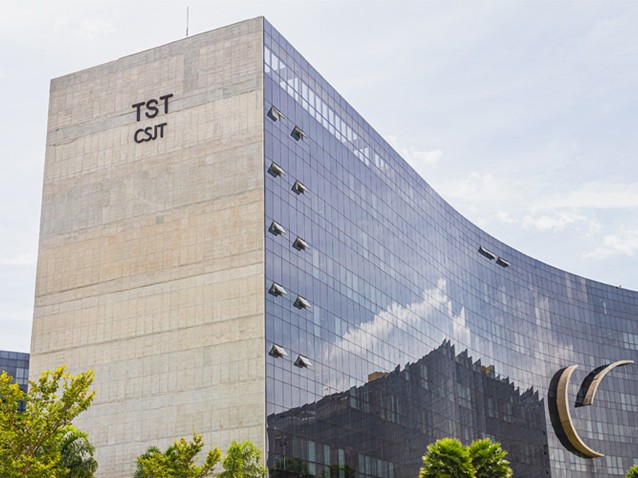 Arnone Advogados leva comitiva a curso de especialização no TST