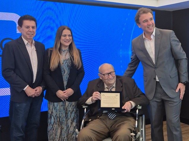 Heródoto Barbeiro, Renata Elaine Ricetti, Ives Gandra da Silva Martins e Fernando Roxo. (Imagem: Divulgação)