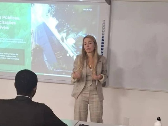 FGV recebe aula de Gláucia Uliana sobre ESG em compras públicas