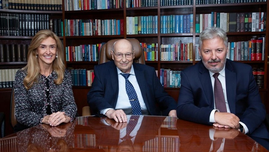 Fernanda Guimarães Hernandez, Ives Gandra da Silva Martins e Rogério Vidal Gandra da Silva Martins. (Imagem: Divulgação/Advocacia Gandra Martins)
