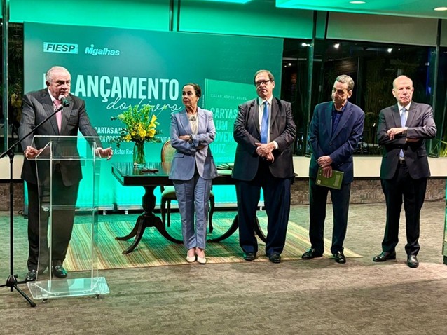 Cesar Asfor Rocha, Magda Rocha, Luiz Felipe Salomão, Francisco Falcão e José Rogério Cruz e Tucci. (Imagem: Migalhas/Redação)