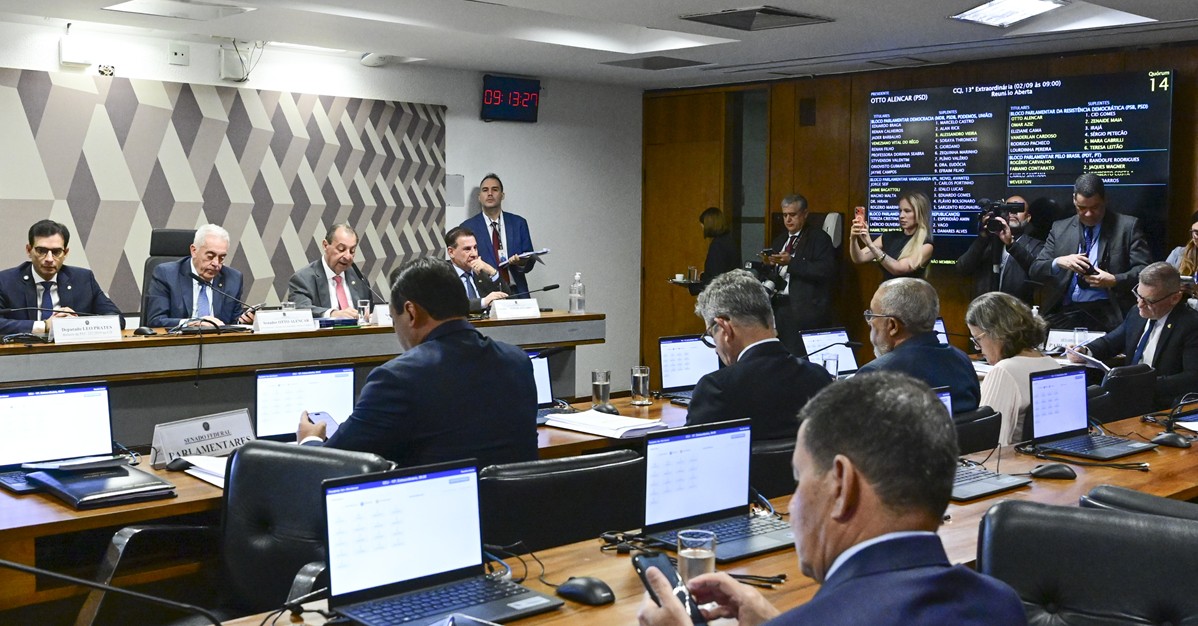 Senado aprova fim da escala 6x1 e redução da jornada de trabalho
